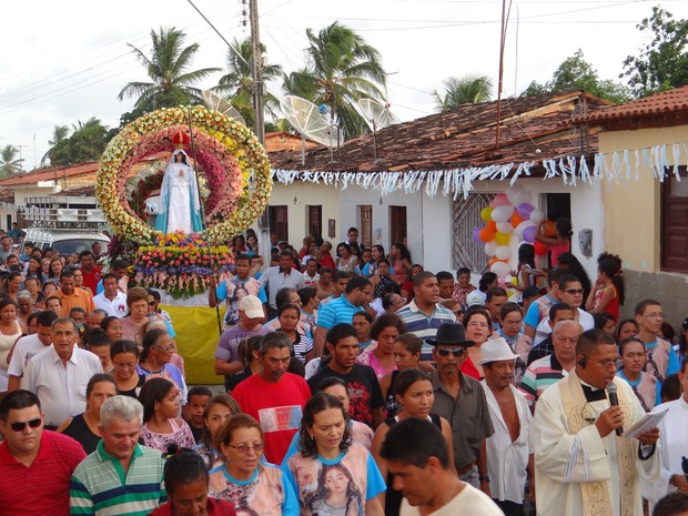 Milhares de fiéis homenageiam Nossa Senhora da Conceição em Marechal Deodoro (Foto: (Foto: Natália Souza/G1))