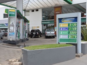 Preço da gasolina em um posto de Vitória da Conquista chega a R$ 3,13  (Foto: Anderson Oliveira/Blog do Anderson)