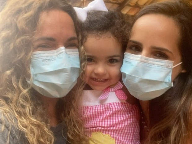 Daniela Mercury com a neta e a filha (Foto: Reprodução/Instagram)
