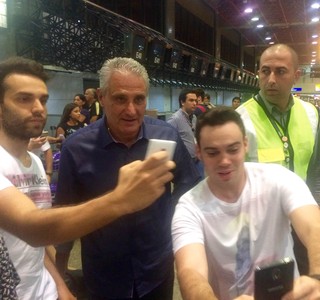 Sem muito assédio, Corinthians embarca para os Estados Unidos