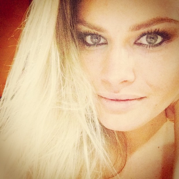Ex-BBB Natalia Casassola acorda maquiada (Foto: Instagram)
