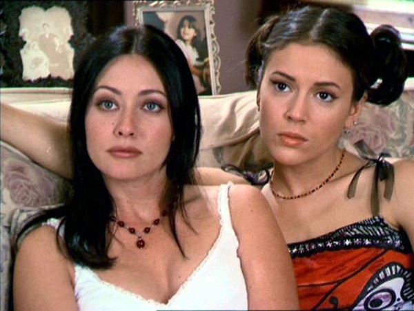 Shannen Doherty e Alyssa Milano em 'Charmed' (Foto: Divulgação)