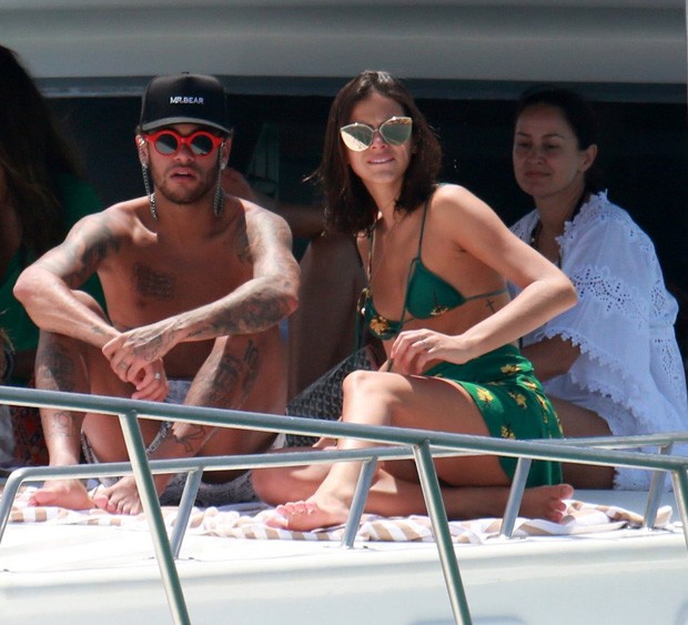 Resultado de imagem para NEYMAR E BRUNA NO IATE