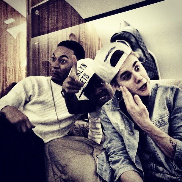 Justin Bieber posa fazendo careta (Foto: Instagram/Reprodução)