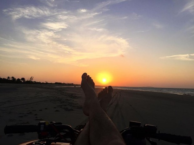 Klebber Toledo relaxa após dia de lazer em Jericoacoara, no Ceará (Foto: Reprodução/Instagram)