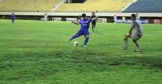 JOGO PALMAS X BARÉ (9/07/2016) Gol do Seiji (Foto: Cyntia Miranda/GloboEsporte.com)
