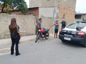 Policiais civis fizeram abordagens em vários bairros da Baixada Campista (Foto: Divulgação/Polícia Rodoviária Federal de Campos)
