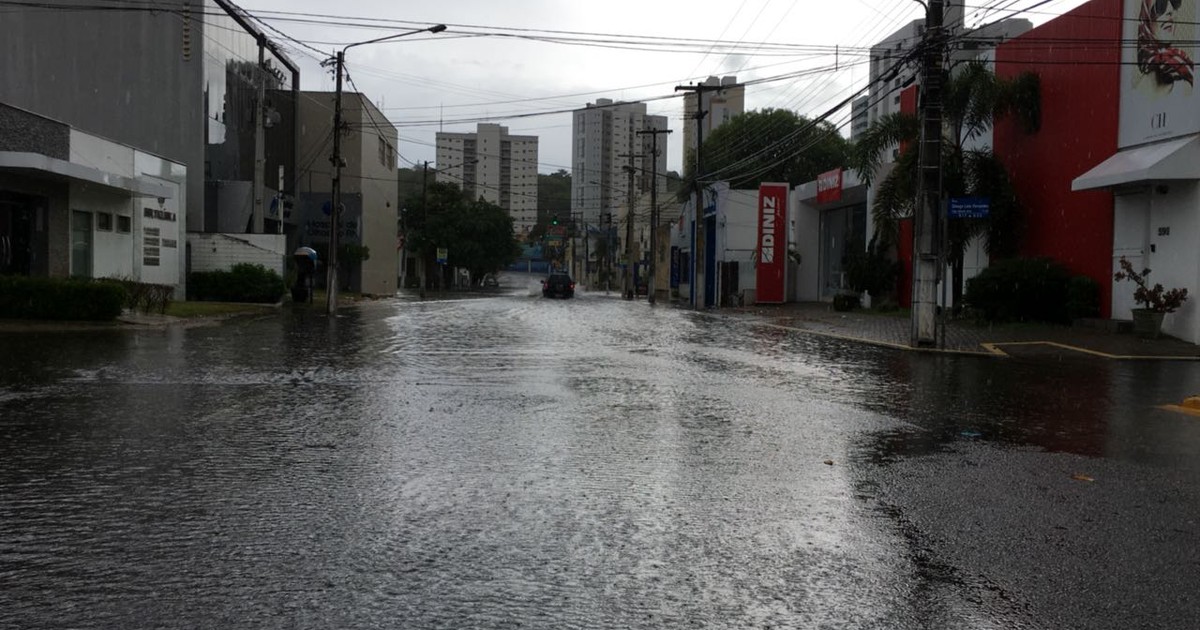 Chuva causa pontos de alagamento em Natal - Globo.com