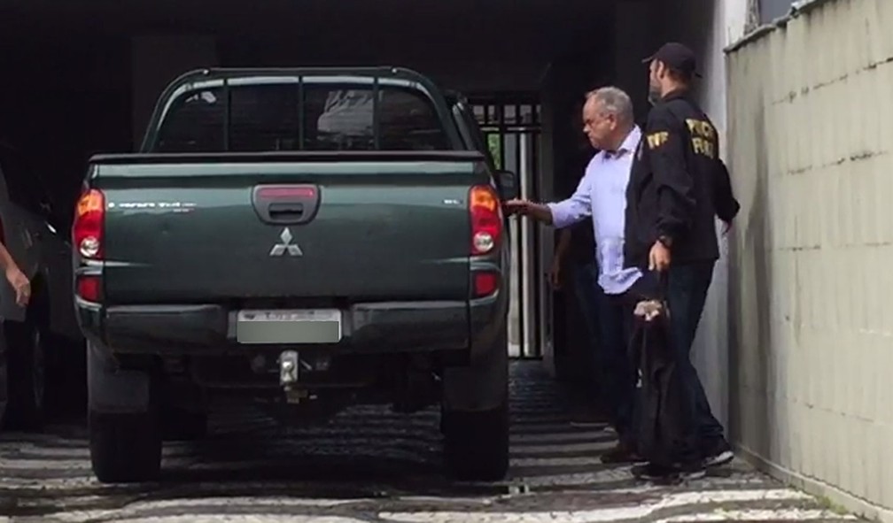 Lélis Teixeira foi preso em seu prédio, na Lagoa (Foto: Vinícius Bandeira/TV Globo/Reprodução)