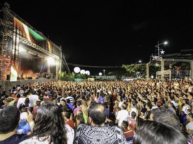 Alagoanos e turistas aproveitaram os shows do primeiro dia do festival. (Foto: Pei Fon Secom/Maceió)