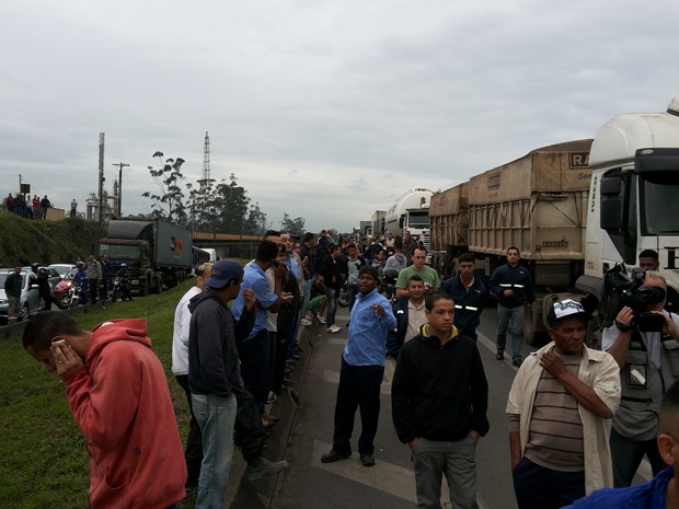 Protesto dificulta acesso aos terminais portuários (Foto: Nivaldo Tomazini / TV Tribuna)