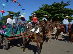 Mais de 2 mil participam da cavalgada de abertura da 30ª Expovil, em RO (Foto: Dennis Weber/G1)