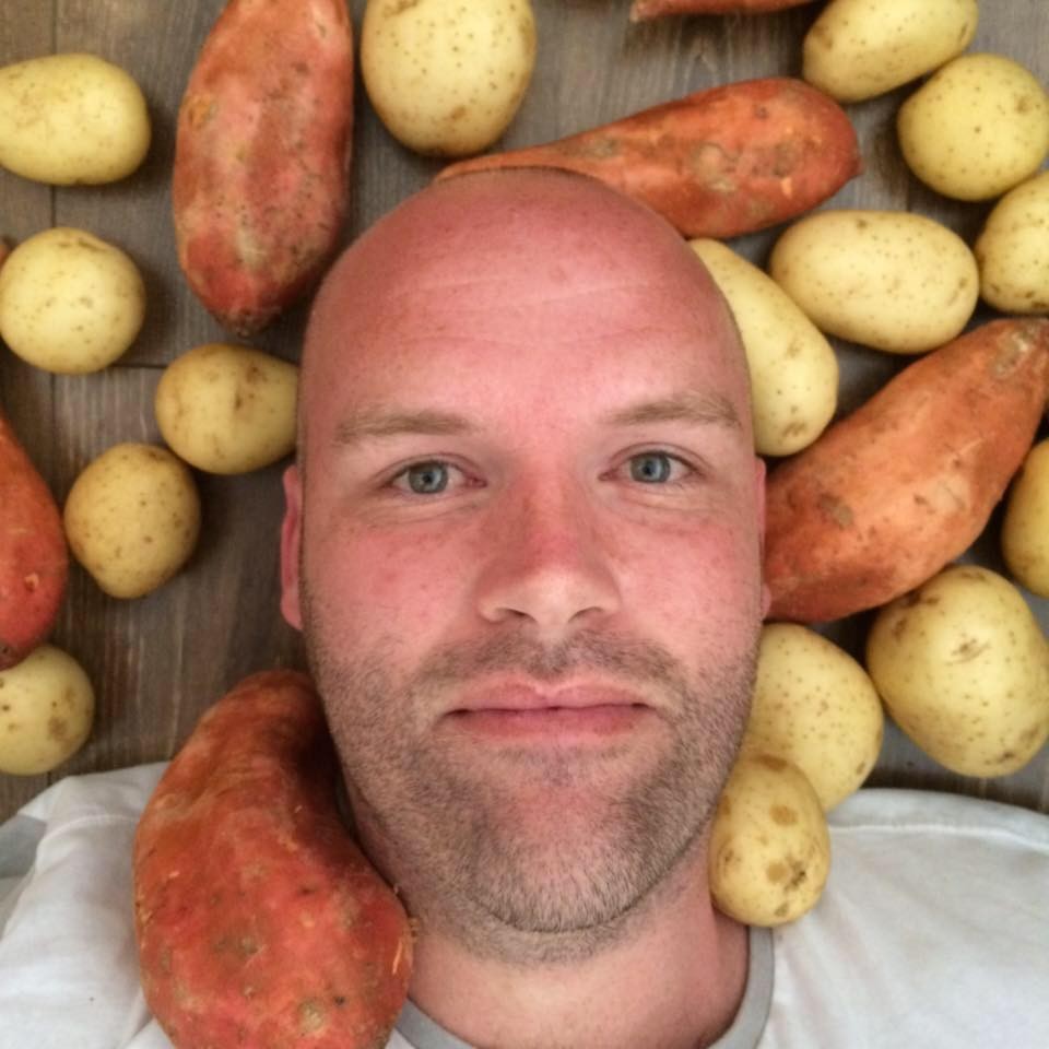 Andrew Taylor decidiu comer apenas batatas por 12 meses e criou até uma página no facebook: Spud Fit (Foto: Reprodução/Facebook)