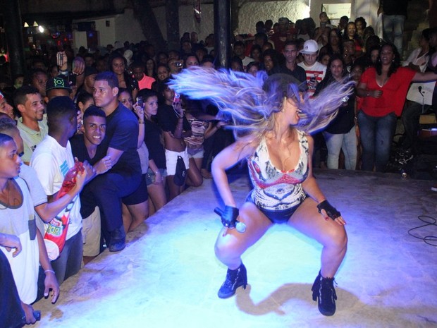 Valesca Popozuda em show em Duque de Caxias, no Rio (Foto: Rodrigo dos Anjos/ Ag. News)