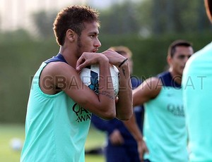 Neymar barcelona no treino (Foto: Reprodução Site oficial do Barcelona)
