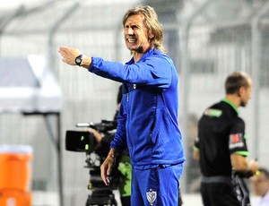 Otimista, Palmeiras apresenta oferta para Gareca nesta segunda-feira