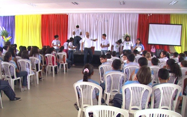 Escola de Boa Vista recebe orientação para evitar o Zika vírus (Foto: Roraima TV)