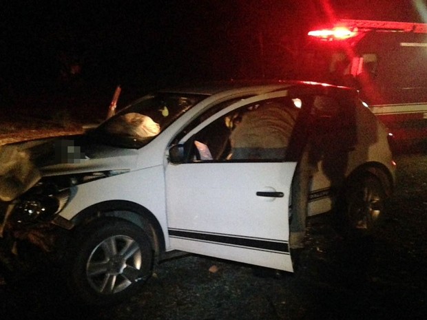 Motorista de VW Gol envolvido em acidente fugiu, dizem bombeiros e PRF, em Goiás (Foto: Divulgação/Corpo de Bombeiros)