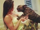 Gracyanne Barbosa brinca com cachorro e posta foto em rede social
