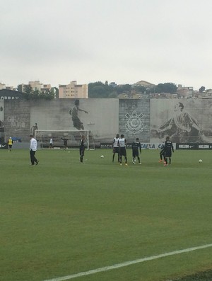 Com Love, Sheik e PM, Corinthians se reapresenta em paz após derrota