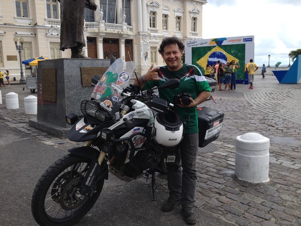 Ernesto Azevedo pecorreu a américa por nove meses de moto, até chegar em Salvador (Foto: Yuri Girardi/G1)