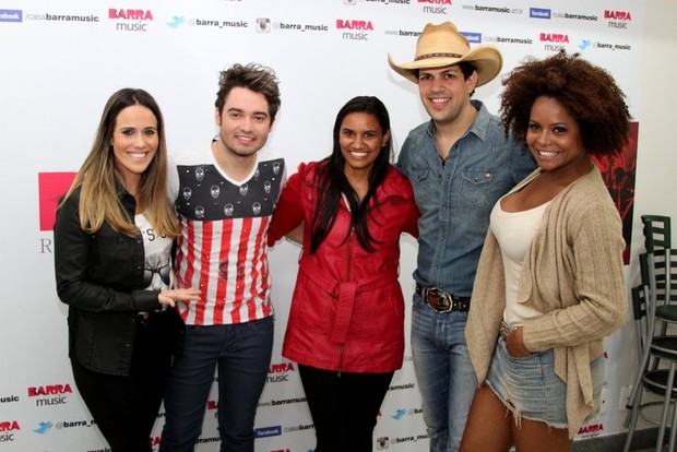 Fernanda Pontes e Adriana Bombom com Fernando e Sorocaba (Foto: Anderson Borde/AgNews)