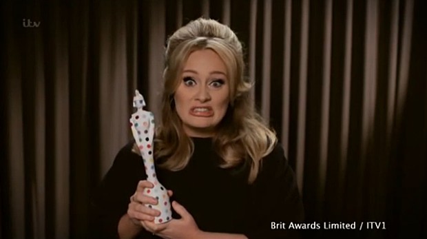 Adele no BRIT Awards (Foto: Reprodução)