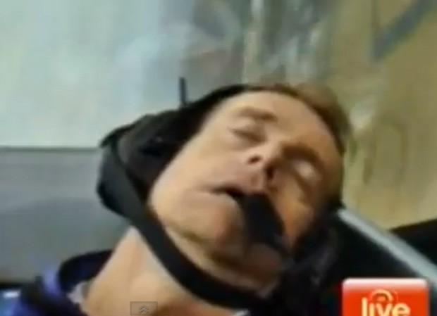 Grant Denyer desmaiou dentro de avião em transmissão ao vivo (Foto: Reprodução)