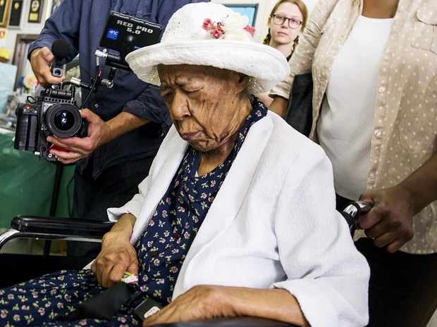 Susannah Mushatt Jones celebra os 116 anos em foto de 7 de julho de 2015, quando passou a ser a mulher mais velha do mundo (Foto: Lucas Jackson/Arquivo Reuters)