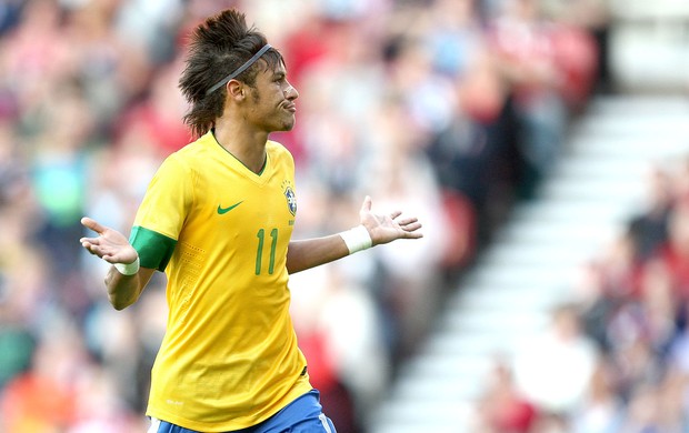 Neymar gol amistoso do Brasil x Grã-Bretanha (Foto: Mowa Press)