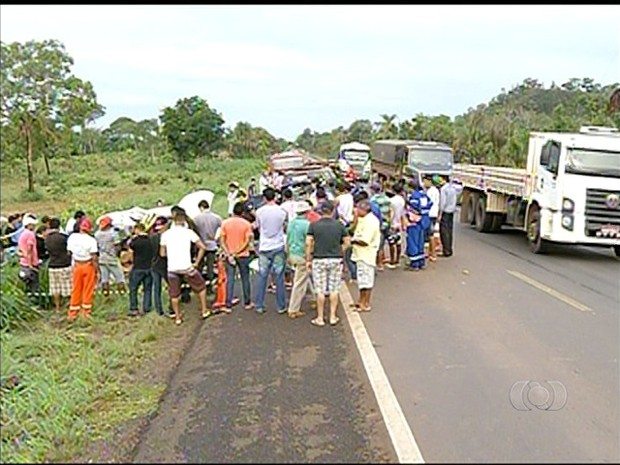 Acidente aconteceu na BR-226 a 1 km de Darcinópolis (Foto: Reprodução/TV Anhanguera)