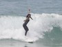 Dani Suzuki mostra habilidade em tarde de surfe no Rio