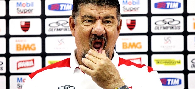 Joel Santana na coletiva do Flamengo (Foto: Cezar Loureiro / Agência O Globo)