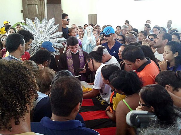 Velório de torcedor morto por vaso sanitário no Recife (Foto: Katherine Coutinho / G1) Velório de torcedor morto por vaso sanitário no Recife (Foto: Katherine Coutinho / G1)