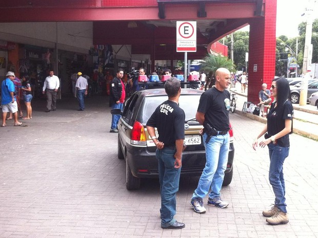 Quatro mandados de busca e apreensão foram cumpridos no Mercado Municipal de Governador Valadares. (Foto: Diego Souza/G1)