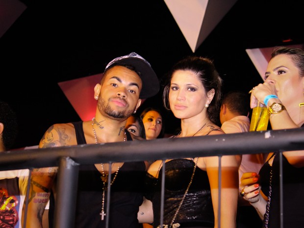 Dentinho e Dani Souza com Mirella Santos em show em Jurerê Internacional, Florianópolis, Santa Catarina (Foto: Agência 2Erres/ Divulgação)
