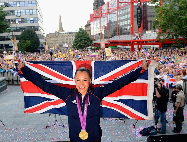  Jessica Ennis comemora medalha em Londres (Foto: Reuters)
