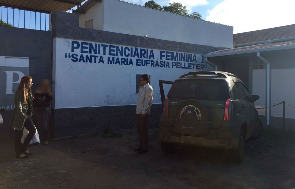 Suzane von Richthofen deixa presídio em saída temporária de Dia das Mães (Foto: Camilla Motta/G1)