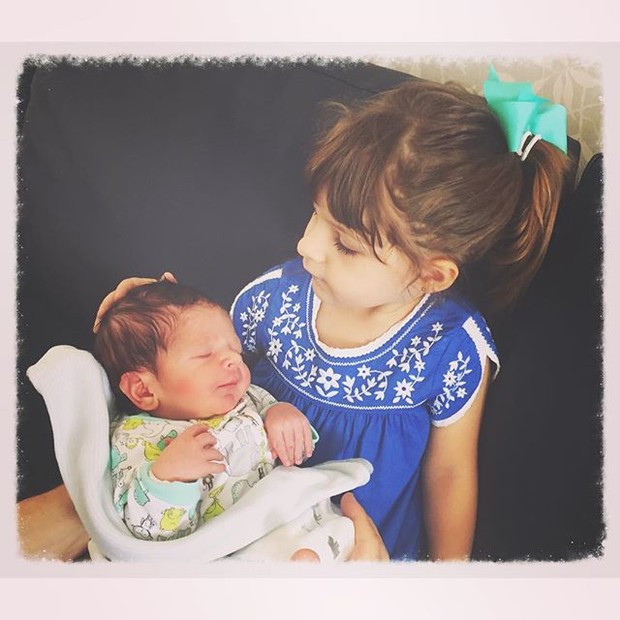 Martin e Chloé, filhos de Sarah Oliveira (Foto: Instagram/ Reprodução)