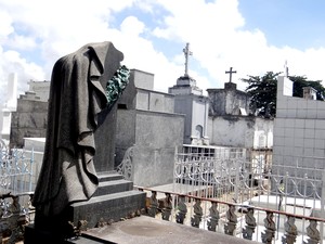 Túmulo fica no Cemitério Nossa Senhora da piedade. (Foto: Carolina Sanches/G1)