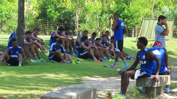 Flamengo treino grupo na sombra (Foto: Thales Soares)