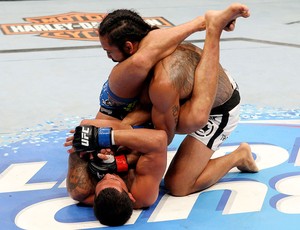 UFC 164  Ben Henderson e Anthony Pettis (Foto: Agência Getty Images)