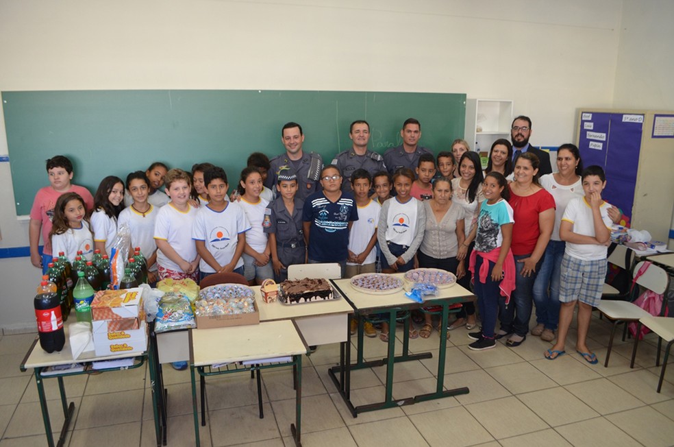 Festa foi realizada de surpresa para Pietro (Foto: Polícia Militar/Cedida)