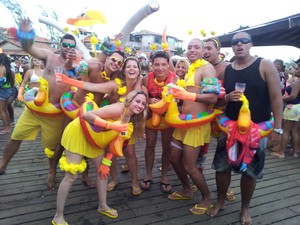 Patos de borracha chamaram atenção no carnaval de Rio das Ostras (Foto: Camilla Machuy / G1)
