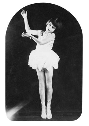 Cacilda, aina criança, quando seu sonho era ser bailarina (Foto: Foto retirada do livro "Cacilda Becker - fúria santa")