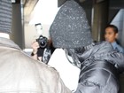Katy Perry se esconde em aeroporto após ser vaiada em desfile de Milão