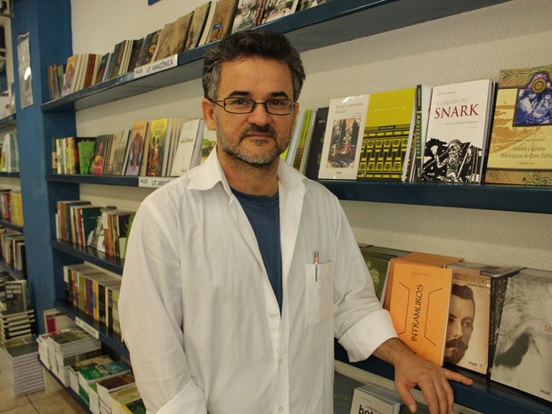 Escritor Tenório Telles (Foto: Camila Henriques/G1)