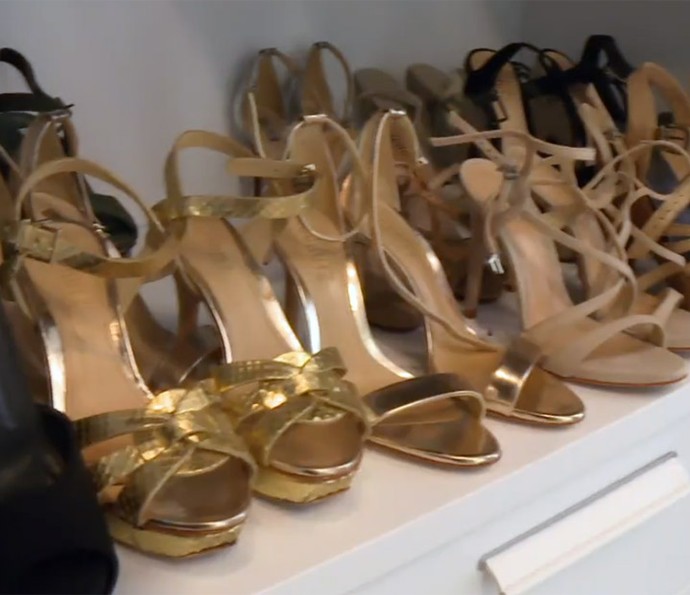 Tatá tem coleção de sapatos altíssimos (Foto: TV Globo)