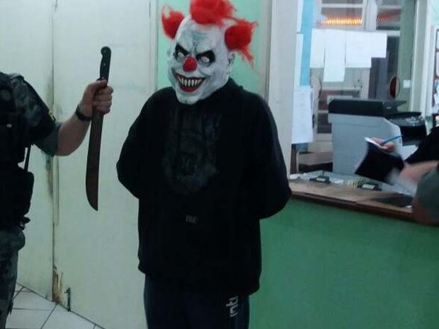 Adolescente de 17 anos foi apreendido suspeito de assustar moradores (Foto: Brigada Militar/Divulgação)