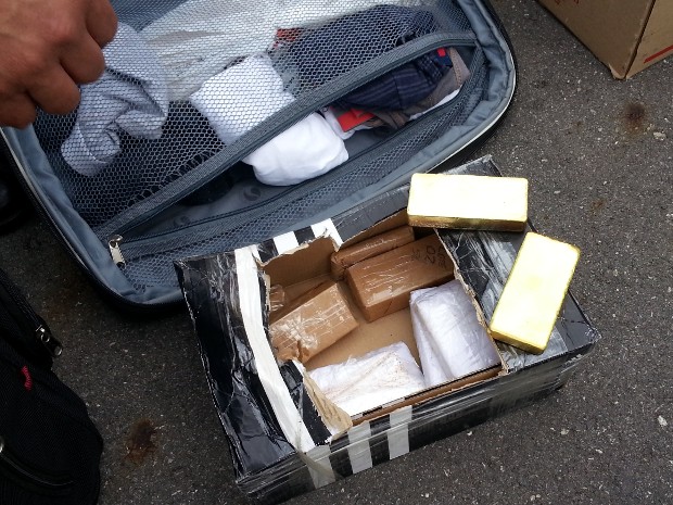 Barras de ouro foram apreendidas no aeroporto de Sorocaba (Foto: Divulgação/Polícia Federal de Sorocaba)